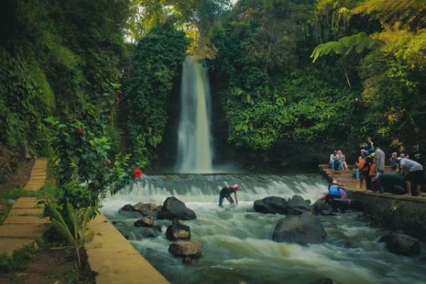 Curug Bangkong Pemandangan yang Sangat Indah