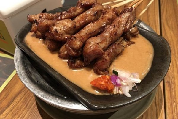 Review Tempat: Sate Khas Senayan – Menyajikan Keberagaman Rasa dalam Setiap Tusuk