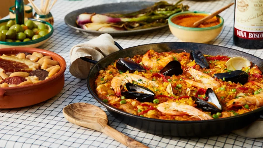 Menggali Sejarah Paella: Dari Tradisi Valencia ke Meja Dunia