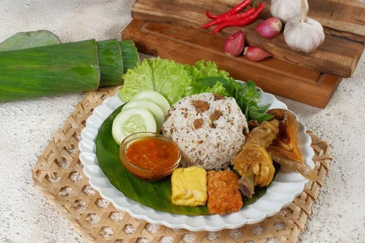 Resep Nasi Tutug Oncom: Sajian Khas dari Tanah Sunda yang Lezat